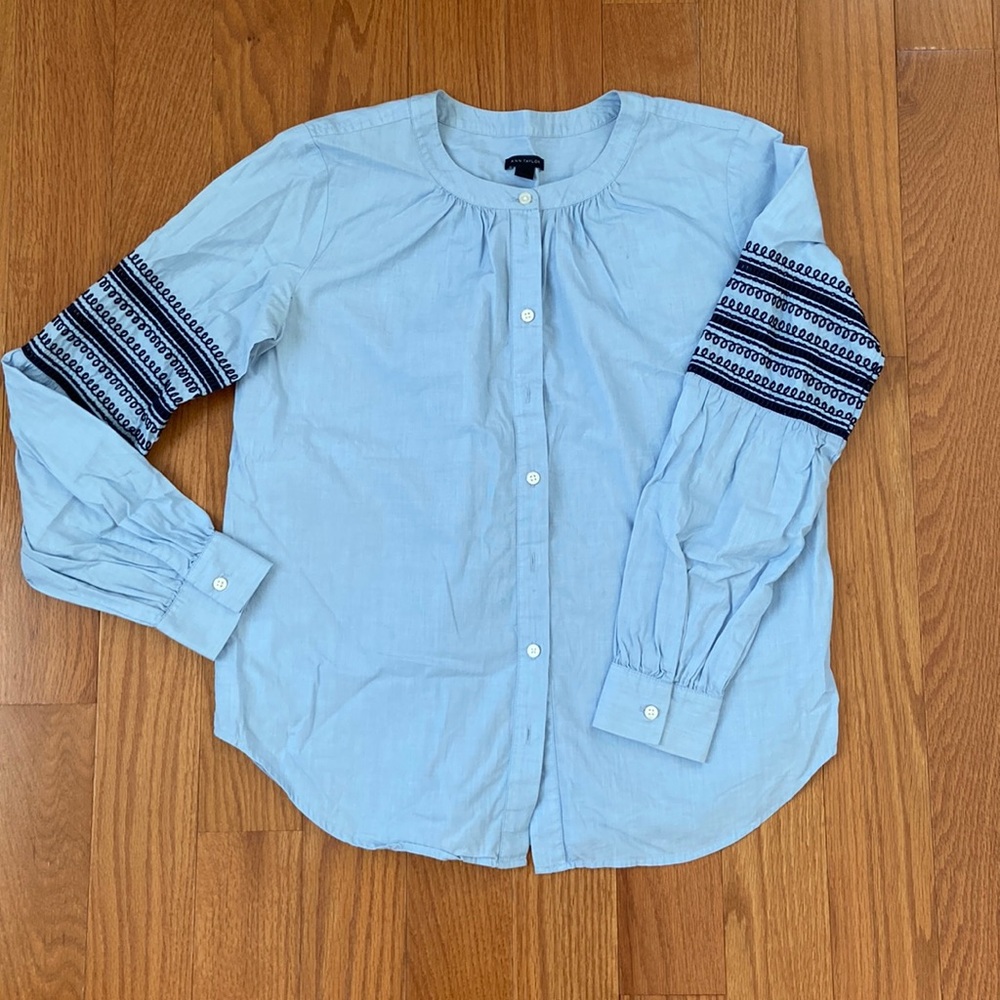 Ann Taylor embroidered sleeve blouse XS blue